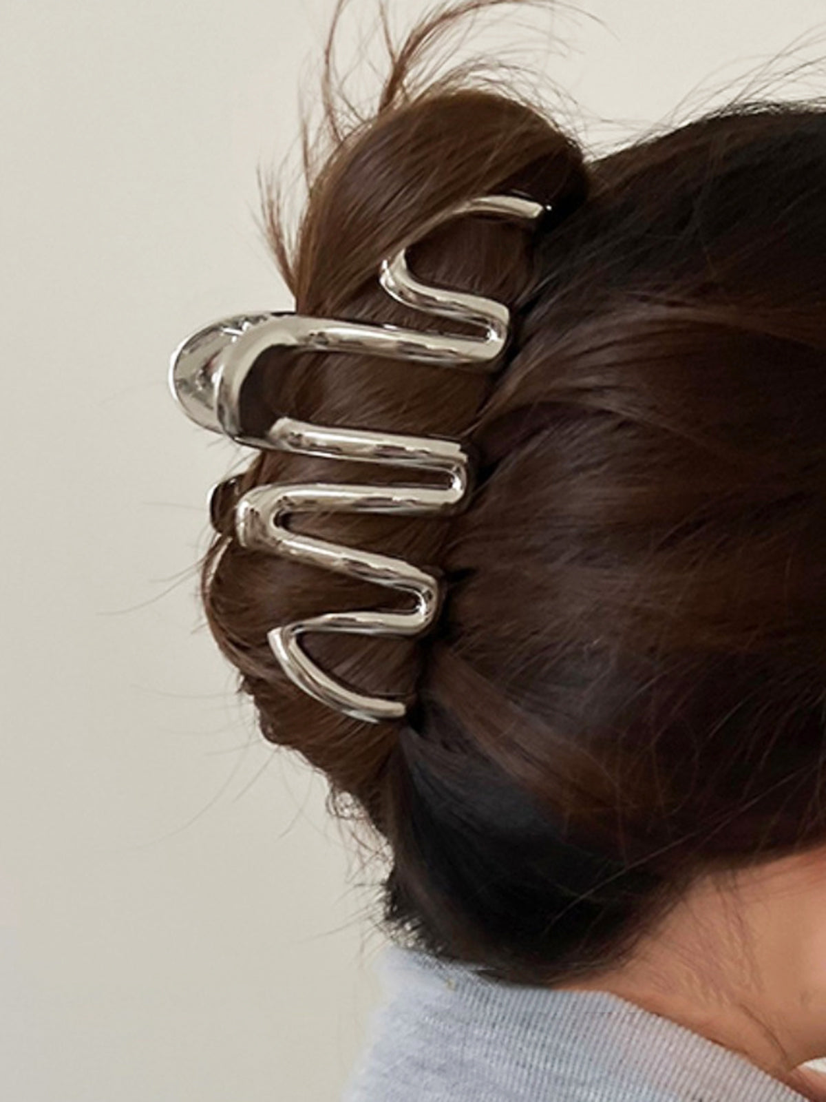 Mia Chunky Single Wave Weighted Metal Hair Claw - Silver